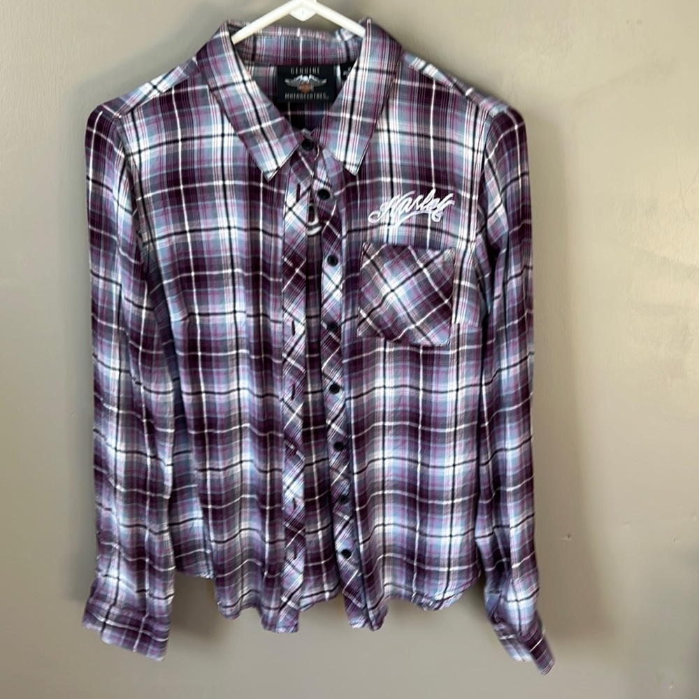 Harley Davidson button down top, worn once. Size m